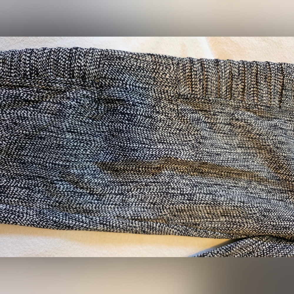 2 PAIRS ATHLETA LEGGINGS - Picture 5 of 13